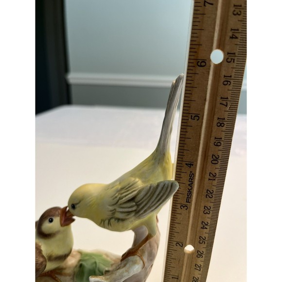 W Goebel Yellow Bird Canary Feeding Baby Chick Figurine Lang 6 W Germany 1967 - Picture 11 of 13